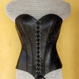 Corset d&#39;armure en cuir fait main gothique, steampunk en relief noir médiéval-GN, corset sur la poitrine viking