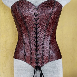 Corset d&#39;armure en cuir fait main marron médiéval-GN en relief avec motif floral, corset sur la poitrine viking, corset en cuir gothique, steampunk