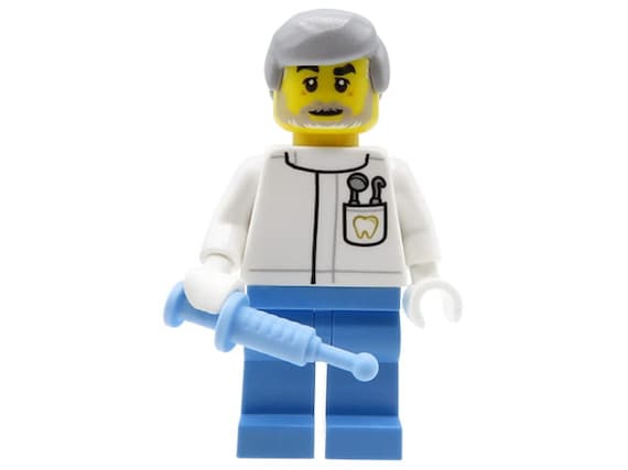 Minifigure personalizzata Dentista con siringa realizzata con parti LEGO -   Italia