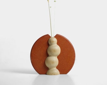 Round vase for dried flowers combining oak wood and burnt orange fibrous texture -  CASULO handmade sculptural vase.