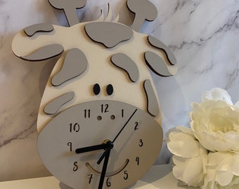 Giraffe Clock / Nursery Decor/ Bedroom Decor/ Clock/ Children's Clock/ Safari