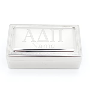 Boîte à bijoux Alpha Delta Pi, finition argentée, doublure en velours, rangement pour bibelots, lettres grecques, cadeau de sororité, diplôme universitaire, cadeau, idée, badge