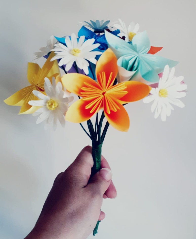 Bouquet of daisies and kusudama bunch of origami flowers image 2