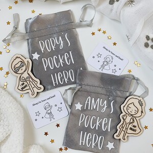 Ficha de bolsillo de madera personalizada en bolsa / Ficha de bolsillo para la ansiedad / Ficha de abrazo de bolsillo / Ficha de regreso a clases / Ficha de consuelo