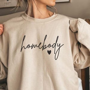 Homebody Sweatshirt, Homebody Shirt, gemütliches Sweatshirt, Grafik Sweatshirt, süßes Sweatshirt, trendiges Sweatshirt
