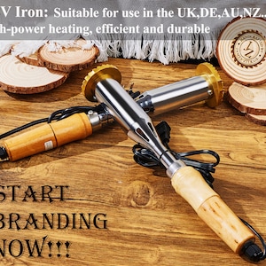 K&ouml;nnte beinhalten: Zwei 220-V-Branding-Eisen mit Holzgriffen und Metall-Heizelementen. Die Eisen liegen auf einer Holzoberfl&auml;che mit einem Holz-Kreis im Hintergrund. Der Text "START BRANDING NOW!!!" ist auf der Oberfl&auml;che geschrieben.