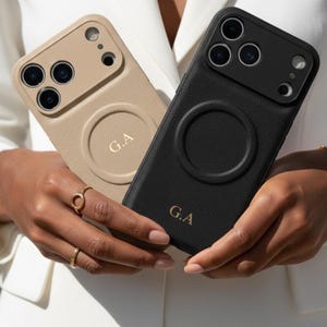 Funda magnética personalizada para iPhone 17 Pro Max, 16, 15 y 14 Pro, con monograma inicial, funda de cuero de moda, regalo para ella