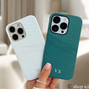 Śliczne skórzane etui na telefon iPhone 16 15 14 Pro Max z uchwytem na karty, spersonalizowane etui na telefony z wytłoczonym monogramem inicjalnym etui na iPhone'a