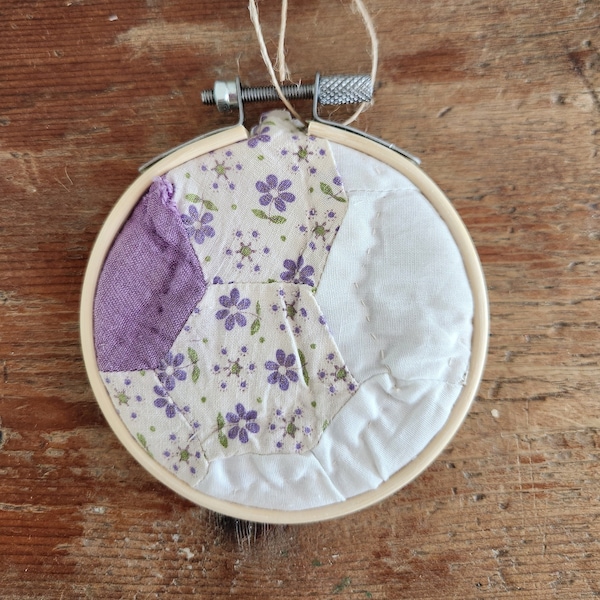 Cutter quilt hoop ornament