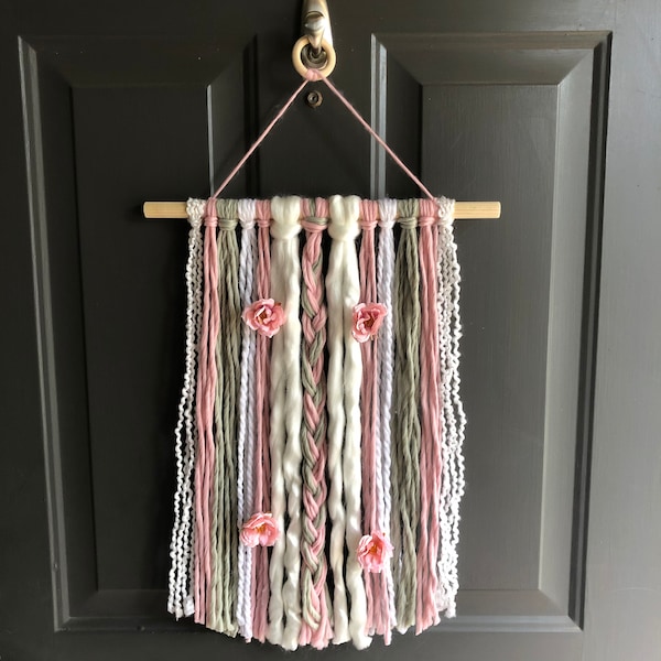 Spring Macramé Wall Hanging Craft Kit