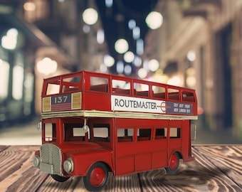 アンティーク LONDON BUS TOY Antique London Double Decker Bus Tin Toy High-Res Stock