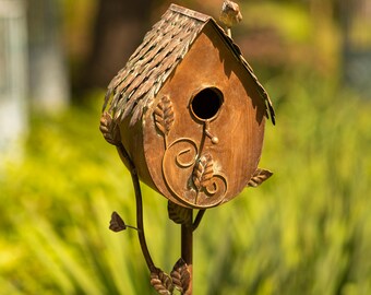 Country Style Birdhouse Stake "Farm House"