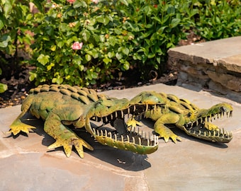 Set of 2 Assorted Decorative Metal Alligators 