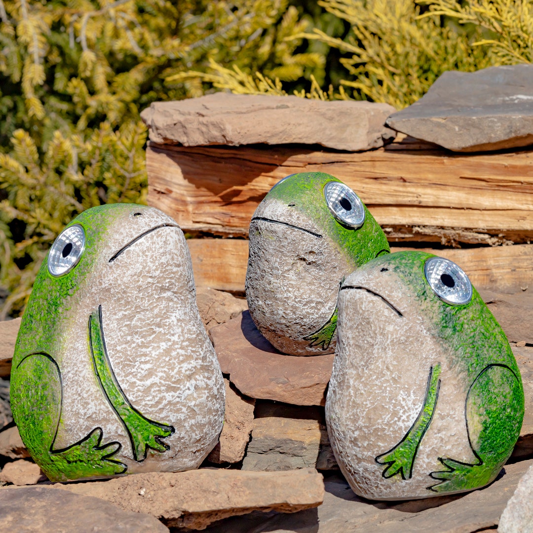 Set of 3 Solar Frogs With Light-up Eyes - Etsy