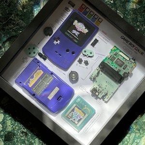 Inramad Nintendo Game Boy Color GBC nedmonterad väggtavla Presenter till vänner Väggdekor Heminredning Pokémon GBC väggfäste Pokémon Crystal