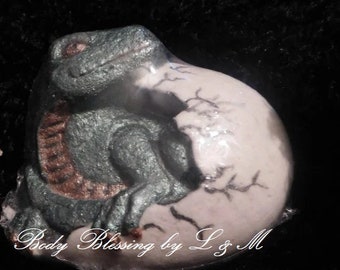 Hatching Baby Dinosaur Egg Novelty Bath Bomb 7.9 oz.  Available in 70 fragrances!