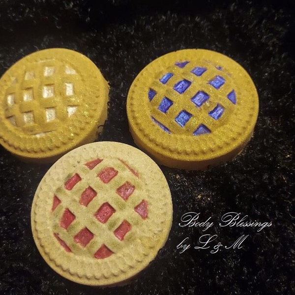 Pie Inspired Dessert Novelty Bath Bomb 6.6 oz.  Choose from Cherry, Apple, or Blueberry Pies 70 fragrances to pick from!