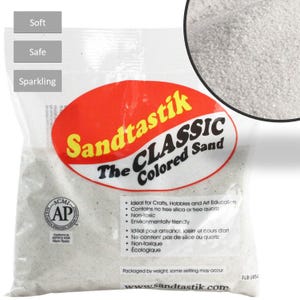 Könnte beinhalten: Ein Beutel mit weißem Sandtastik The Classic Colored Sand. Der Beutel ist mit dem Markennamen und der Produktbeschreibung beschriftet. Der Beutel ist 1 LB (454 Gramm) schwer.