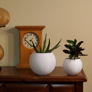 3D Printed | Round Flower Planter | Sphere | Lightweight Flowerpot | Bowl Decor l  Made from Corn | Sustainable | Biodegradable