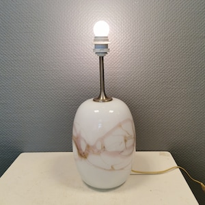RIESIGE Sakura Tischlampe aus weißem & rosa Glas von Holmegaard entworfen von Michael Bang - dänisches Vintage Design aus den 1980er Jahren