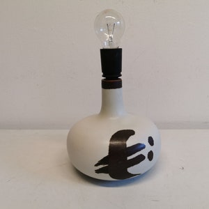 Ceramic table lamp designed by Danish Axel Larsen for his company Axella back in the 1960s.
