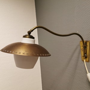 Extremely nice and rare wall lamp, presumably made by Fog & Mørup Denmark, in the late 40s - early 50s. Danish, Retro, Vintage, Design