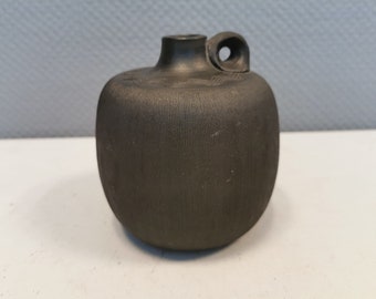 Dagnæs vase/pot in grooved brown clay/stoneware, from Illums Denmark 1970s.