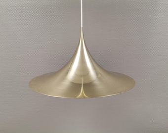 Goldene halbhängende Lampe, entworfen von Claus Bonderup & Torsten Thorup für Fog und mørup danmark in 1974.