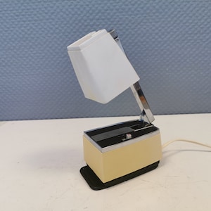 Lampade da scrivania vintage dell'era spaziale. Prodotto da HBH l'azienda danese H. Bødtcher Hansen