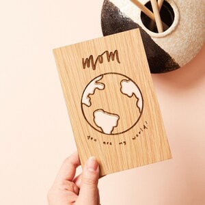 Maman tu es mon monde wood card | Cadeaux personnalisés pour maman, message personnalisé, amour, fête des mères, anniversaire, juste parce que