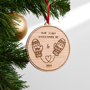 Notre premier Noël en tant que Mr & Mrs 2022 Ornement en bois | Cadeau personnalisé, Amour, Mariage, Anniversaire, Noël, Vacances, Message personnalisé