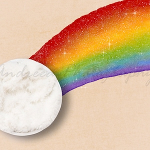 Könnte beinhalten: Ein weißer Kreis mit einem Regenbogenbogen mit Glitzer und Sternen darüber. Der Hintergrund ist hellbraun.