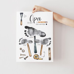 Ein ganz besonderes Geschenk für den besten Opa, mit Liebe gestaltet
Handabruck oder Fußabdruck als digitales Poster zum Herunterladen, selbst ausdrucken und gestalten