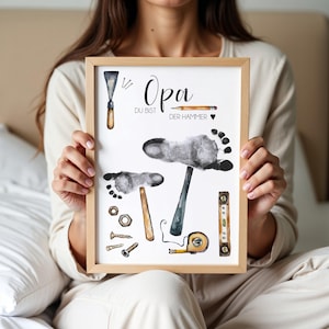 Ein ganz besonderes Geschenk für den besten Opa, mit Liebe gestaltet
Handabruck oder Fußabdruck als digitales Poster zum Herunterladen, selbst ausdrucken und gestalten