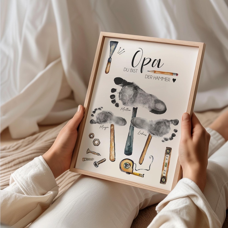 Ein ganz besonderes Geschenk für den besten Opa, mit Liebe gestaltet
Handabruck oder Fußabdruck als digitales Poster zum Herunterladen, selbst ausdrucken und gestalten
