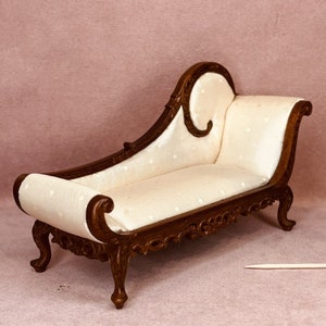 Miniature Maison De Poupée 1:12 - Chaise Mission Lounge 1907 Avec Coussin Crème - Marque Aztec - Neuf