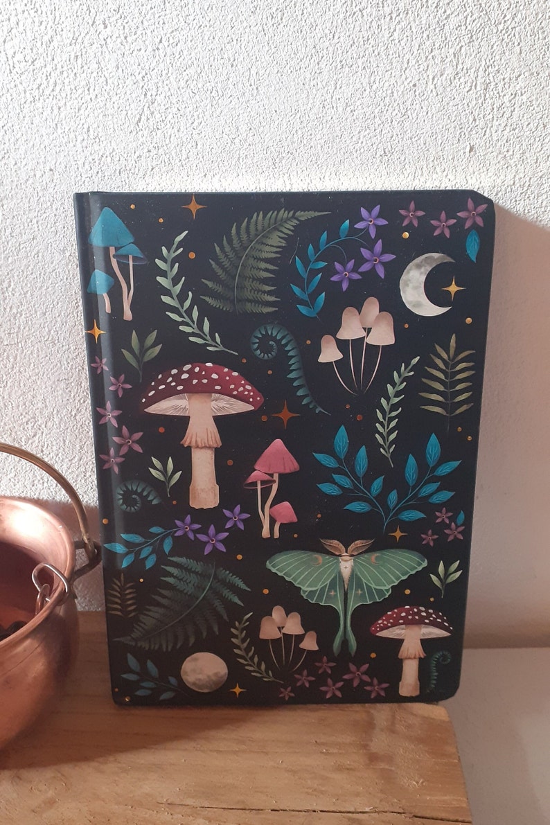 Carnet de note motif forêt noire mystique image 3