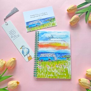 Muttertags-Set: 1x Reisenotizbuch, 1x Postkarte und 1x Lesezeichen mit Bommel