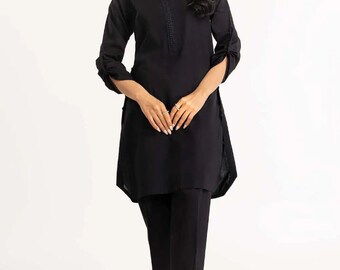 Shalwar Kameez negro: Kurti pakistaní hecho a mano con encaje