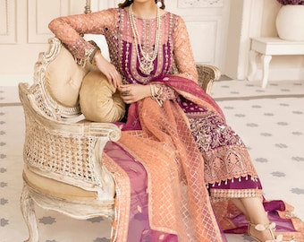 Vestido rosa bordado a mano: atuendo de boda indio-pakistaní