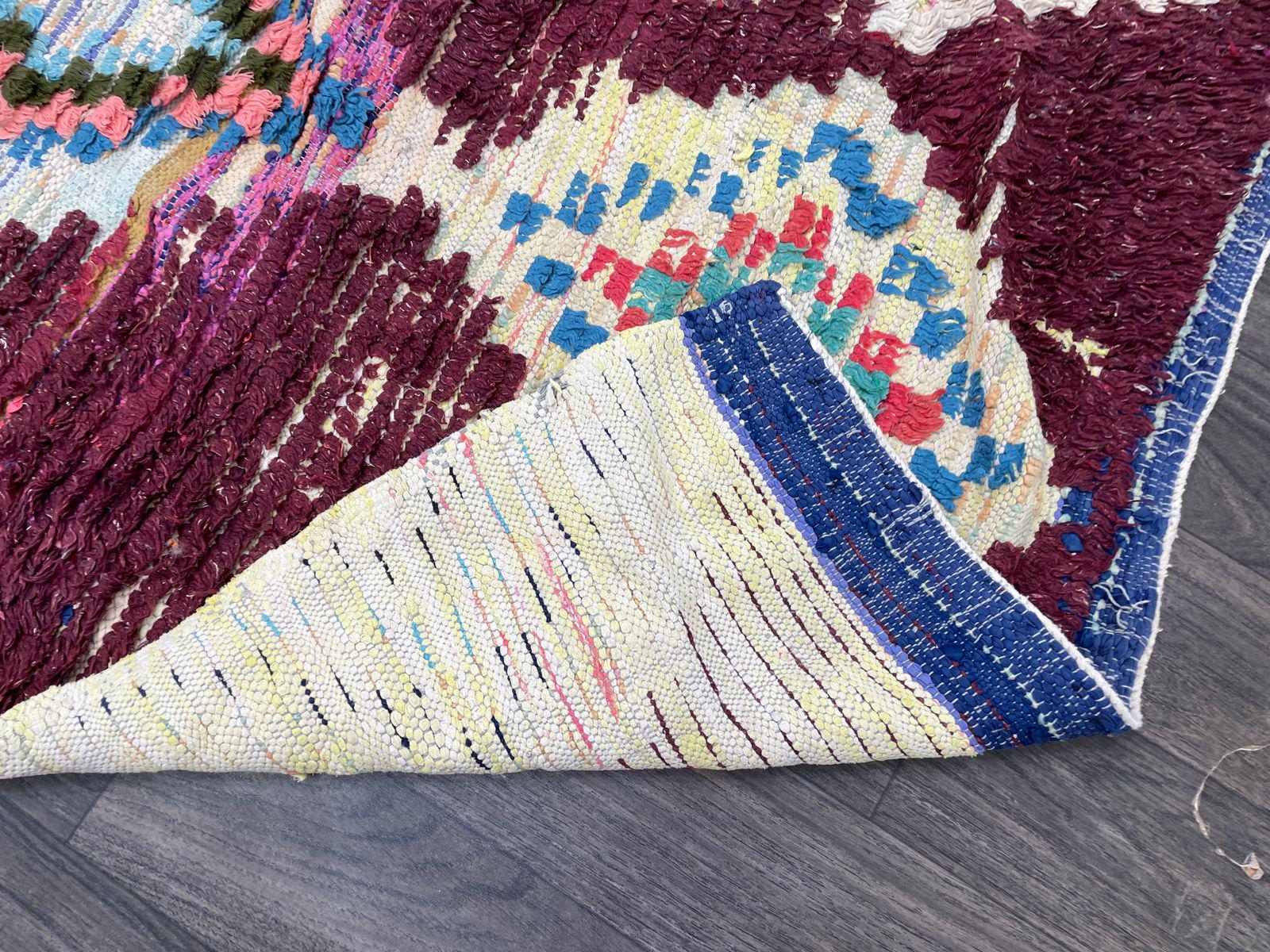 手織りモロッコラグ：ヴィンテージベルベルラグ、素朴なボヘミアン風