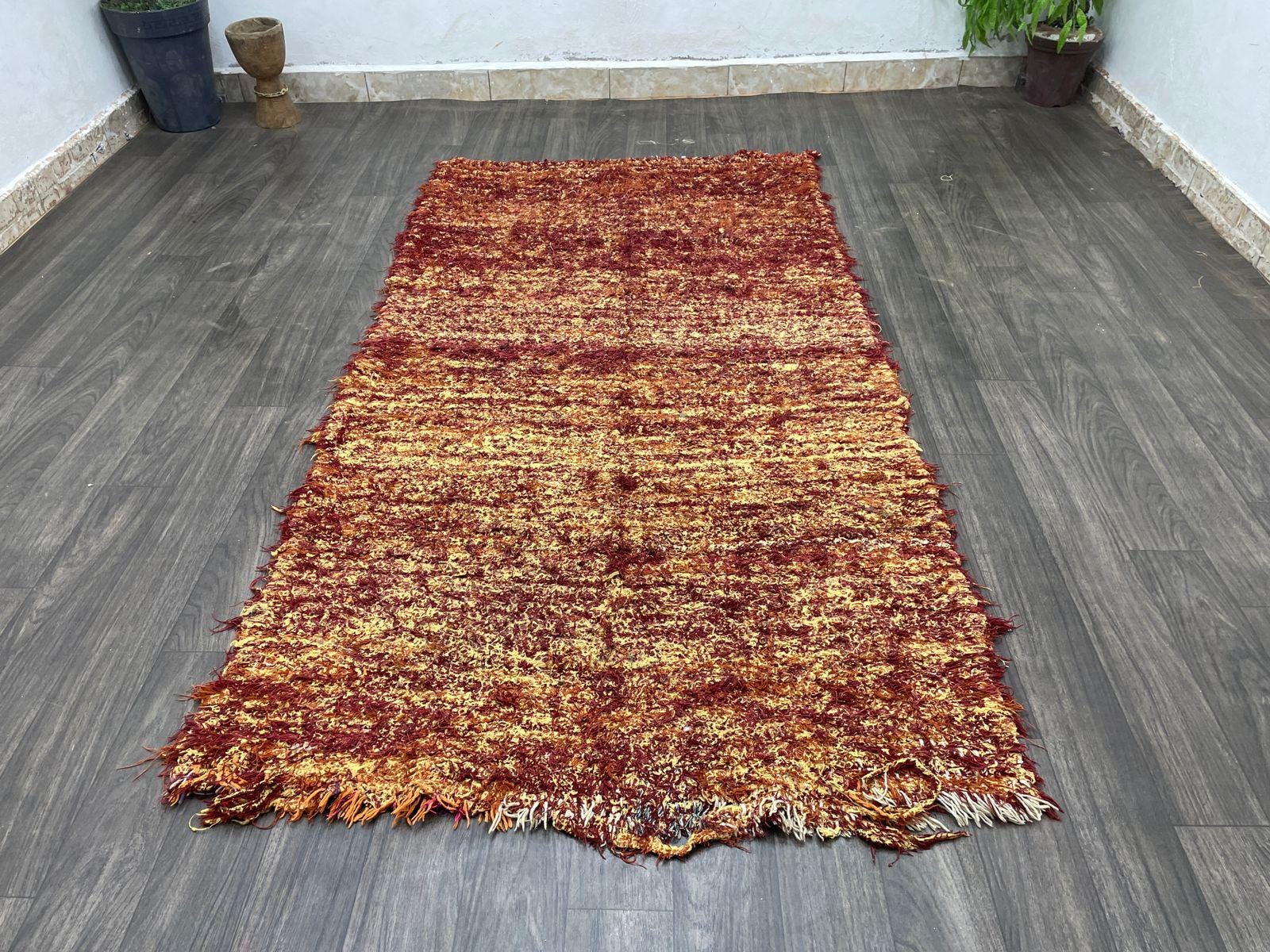 ハンドメイドのモロッコベルベルラグ：ヴィンテージシルクエリアラグ