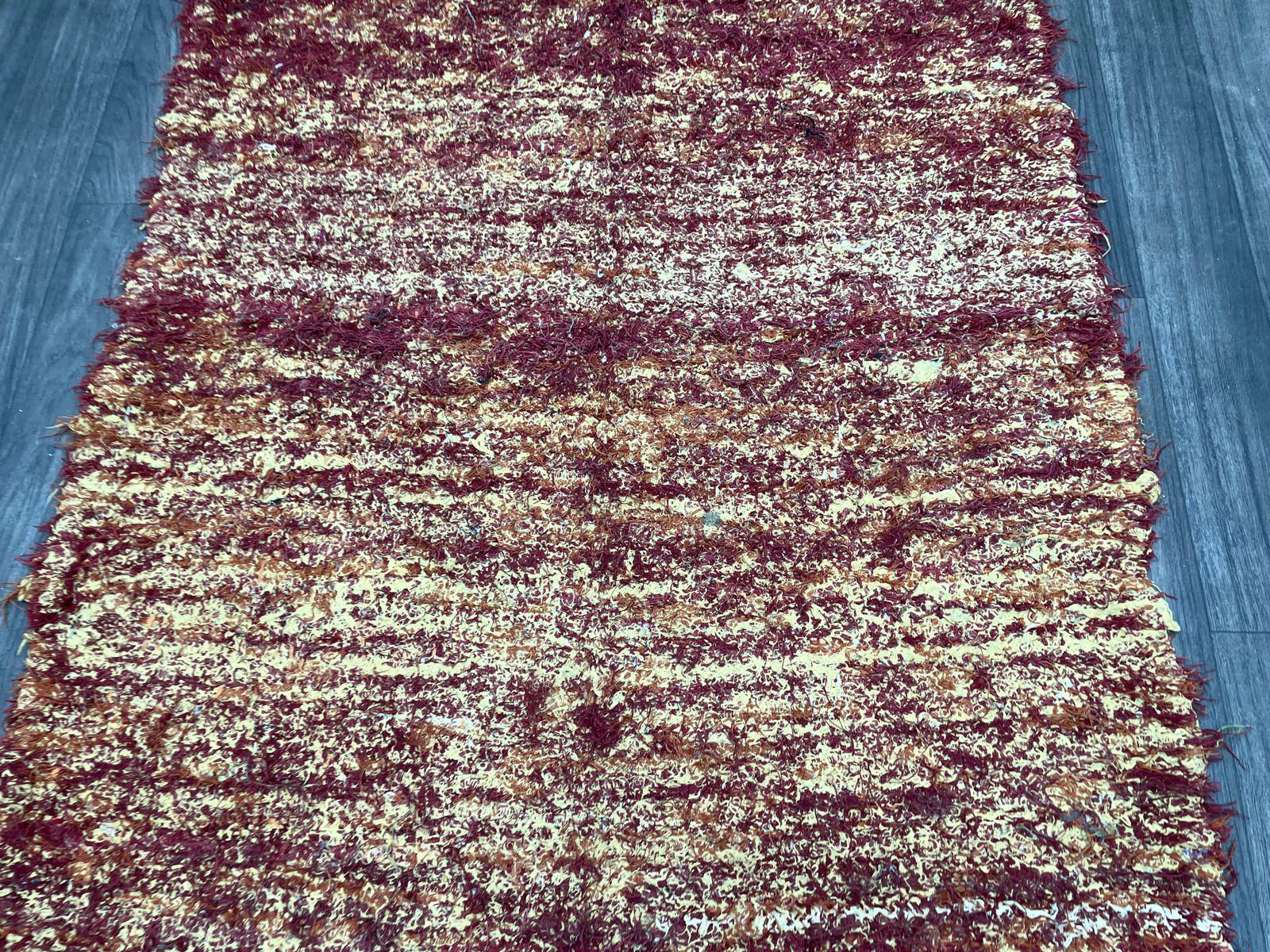 ハンドメイドのモロッコベルベルラグ：ヴィンテージシルクエリアラグ
