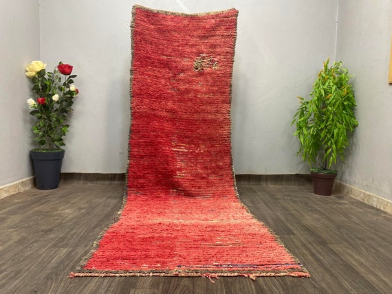 ハンドメイドの赤いブージャードラグ：ヴィンテージモロッコベルベル