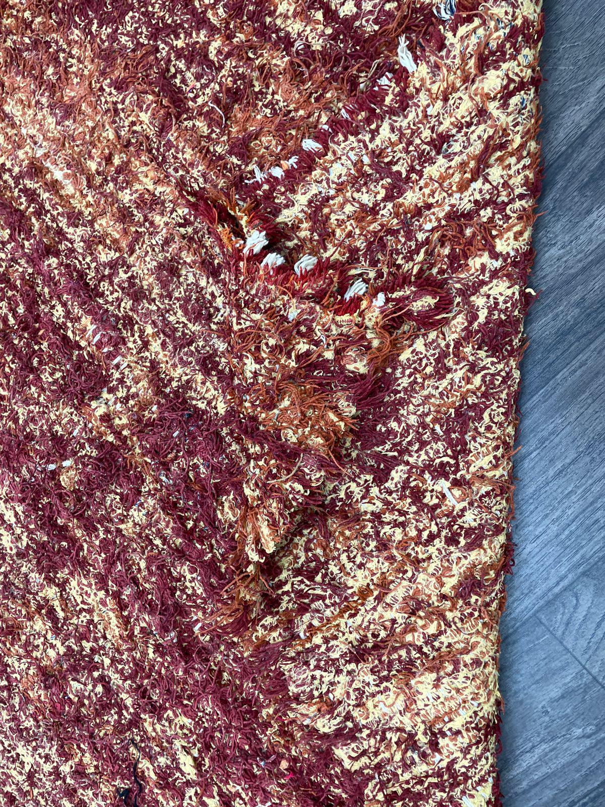 ハンドメイドのモロッコベルベルラグ：ヴィンテージシルクエリアラグ