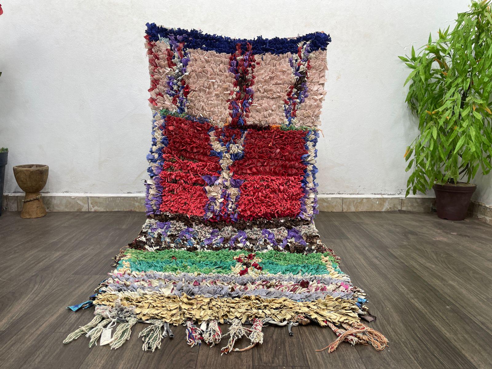 ハンドメイドウールのブーシュルイットラグ：小さなヴィンテージ