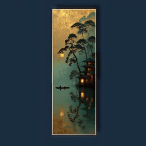 Peut inclure: Une impression d'art mural rectangulaire verticale représentant un bâtiment à plusieurs étages avec des fenêtres éclairées au bord de l'eau. Un petit bateau avec la silhouette d'une personne flotte à proximité. Pins et ciel doré.