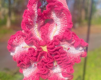 Bolso de crochet con forma de lirio