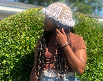 Sombrero de pescador cuadrado de abuela tejido a crochet