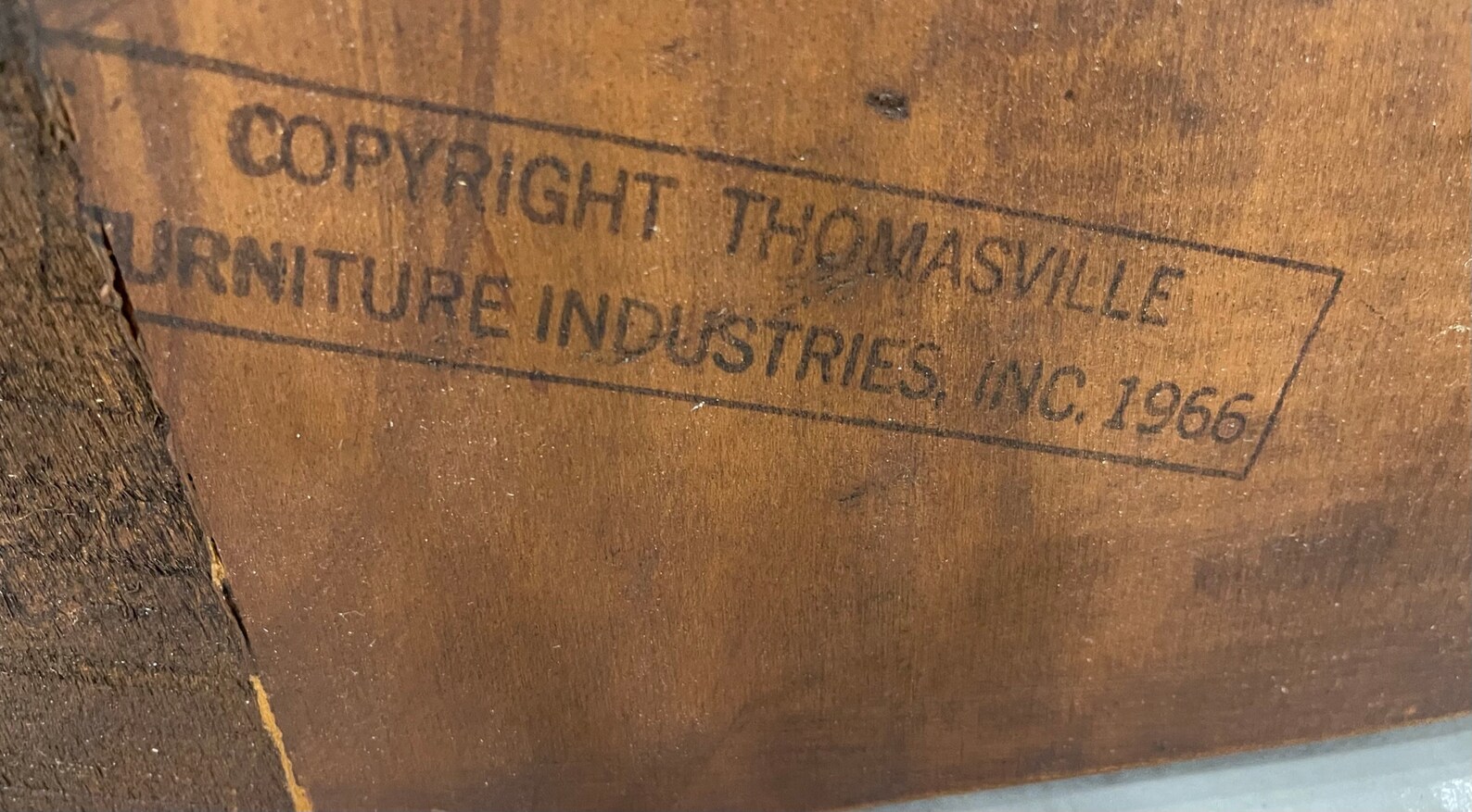 Set of 4 Thomasville Stamped Country Farmhouse Vintage Dining Chair